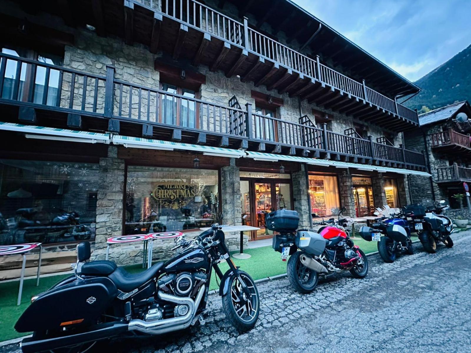 Hotel Valls Valira Os de Civís エクステリア 写真