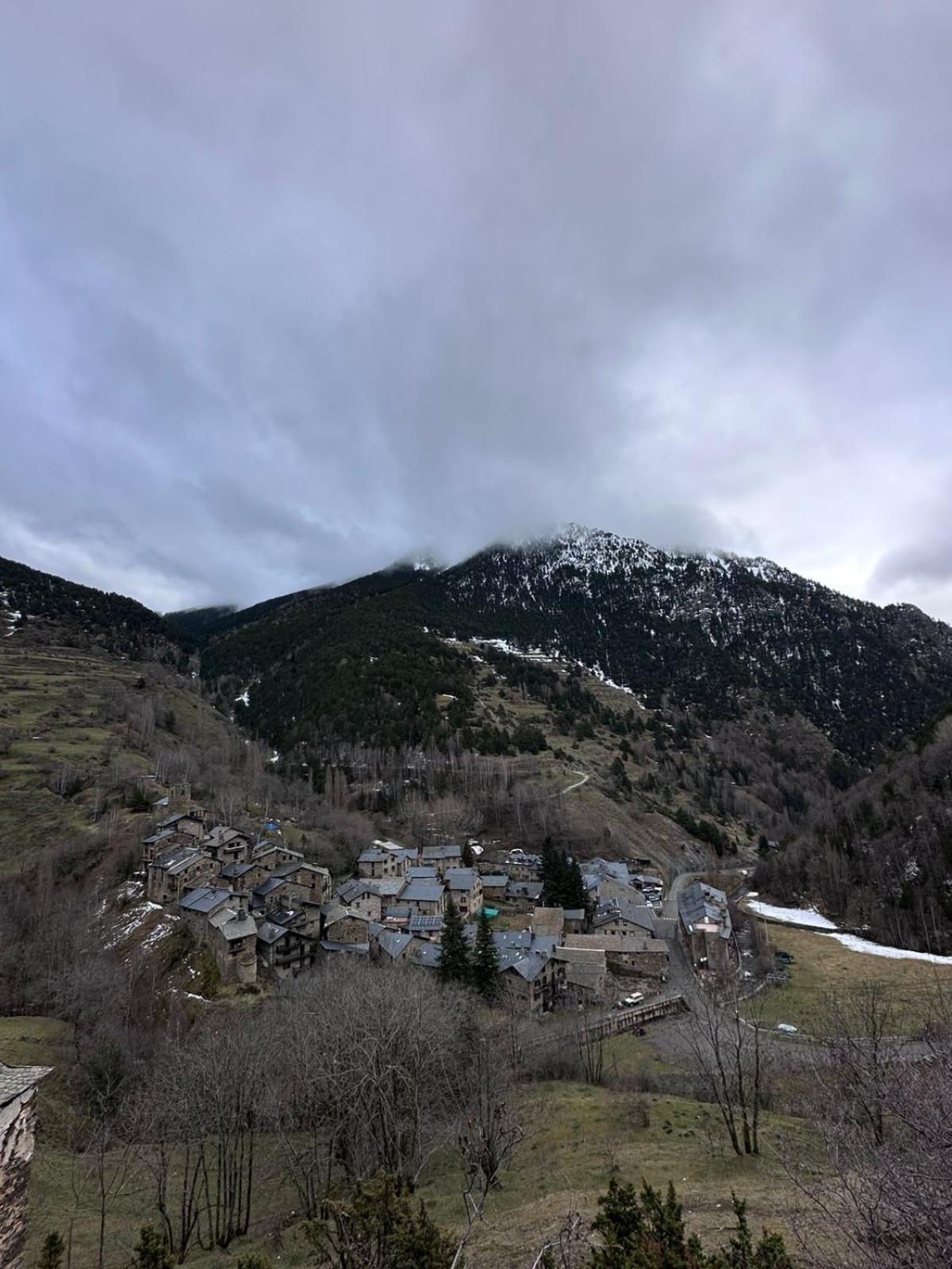 Hotel Valls Valira Os de Civís エクステリア 写真